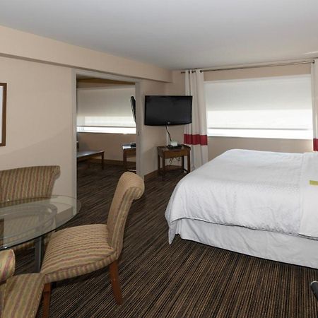 เลควิว ซิกเนเจอร์, เทรดมาร์ก คอลเล็กชั่น บาย วินด์แฮม Hotel วินนิเพก ภายนอก รูปภาพ